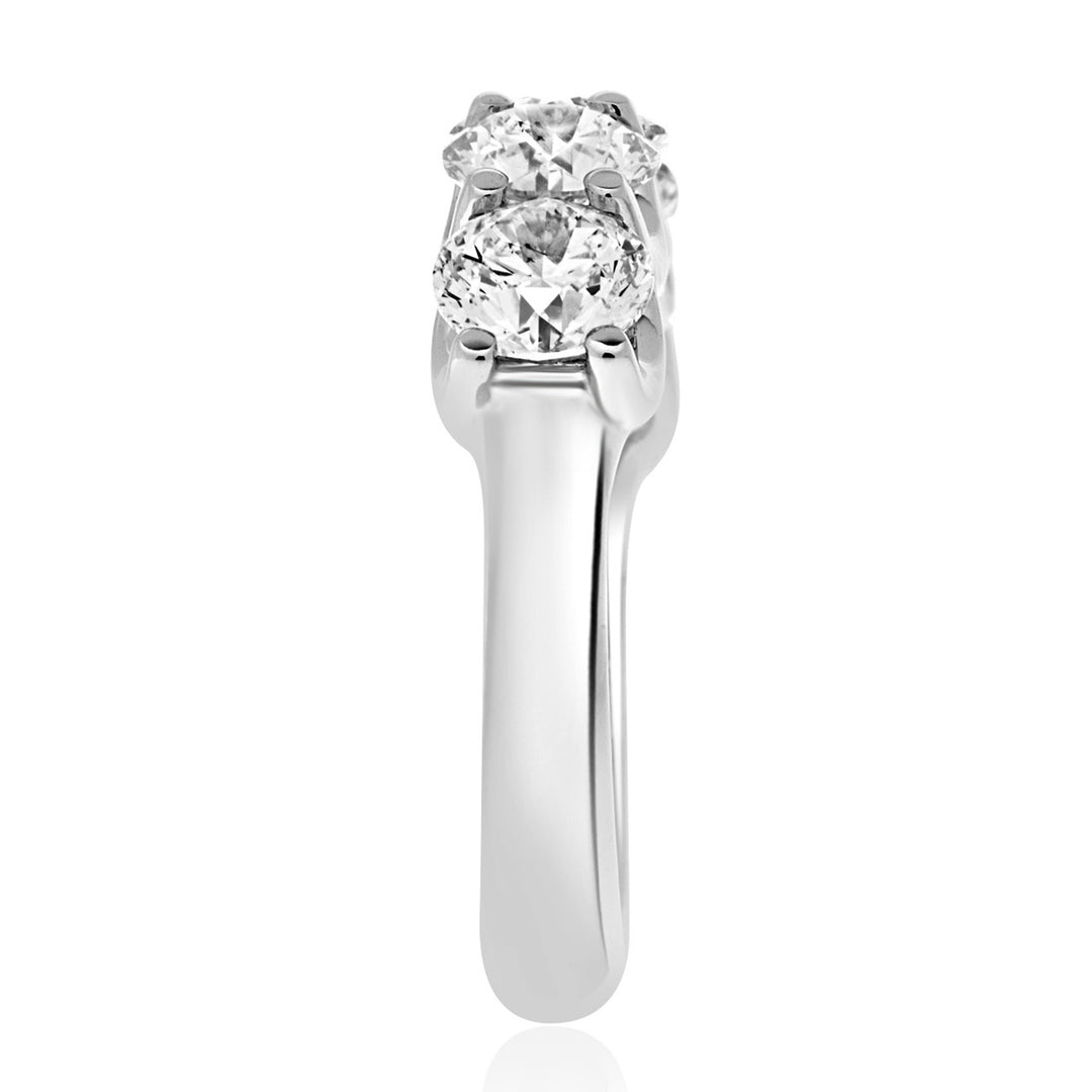 SB Classic Ring Round cut Diamonds