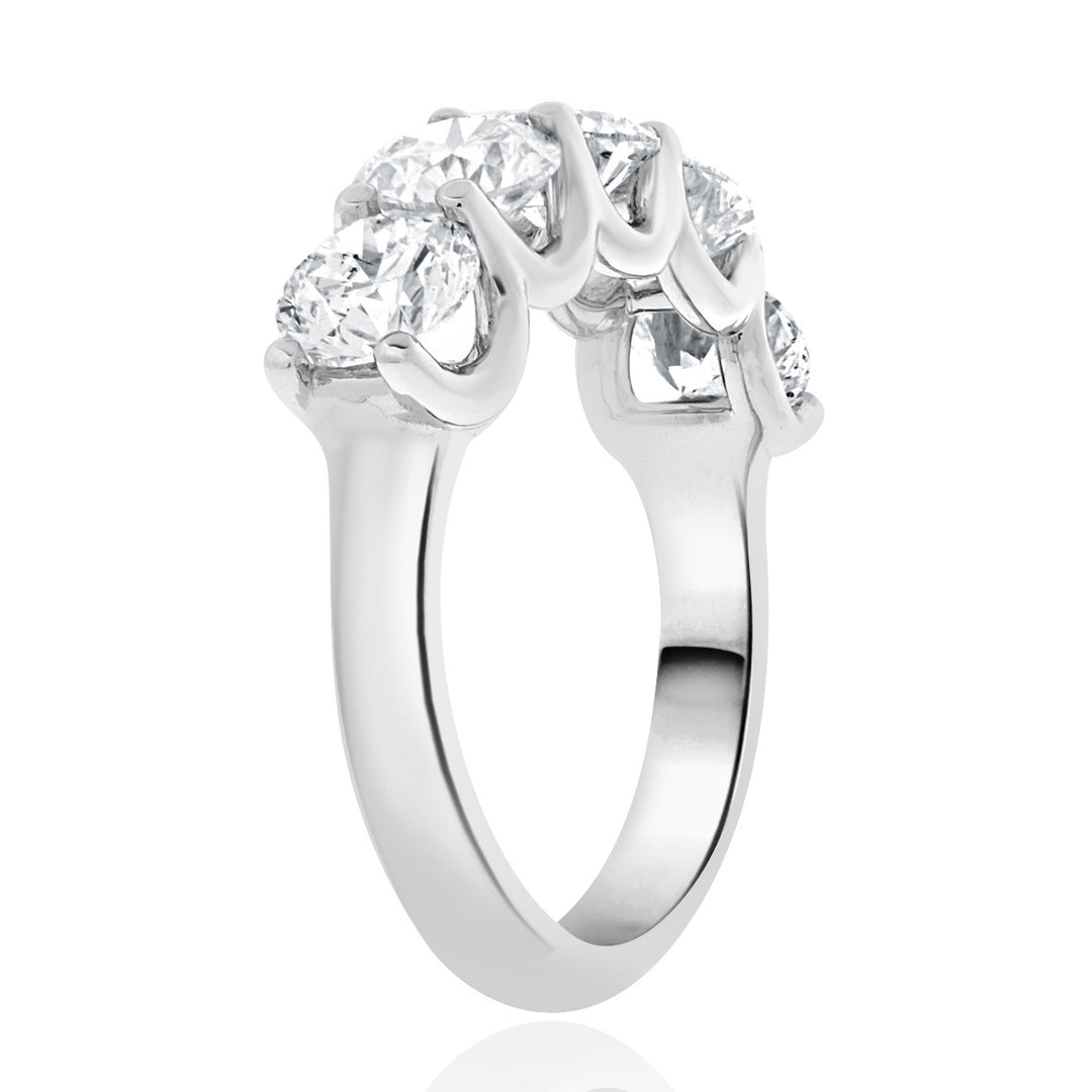 Round Cut Diamond Engagement Ring