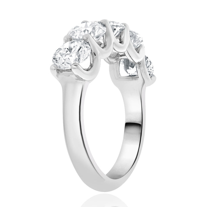 Round Cut Diamond Engagement Ring