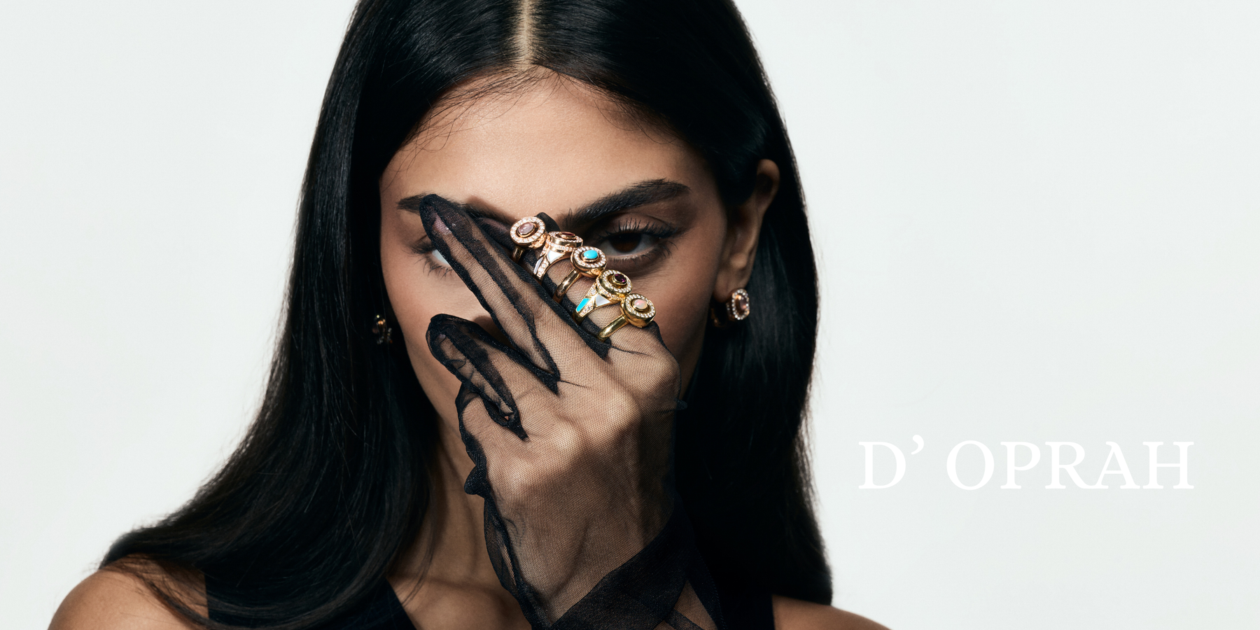 The handcrafted pieces in the D' Opera collection reflect luxury and elegance, with meticulous attention to detail and the use of the finest materials and rare gemstones. 