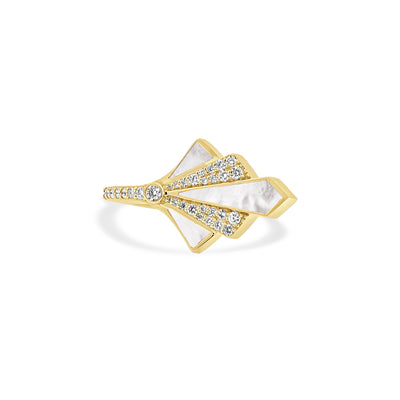 Yellow Gold Mother Of Pearl and Round Diamond Ring