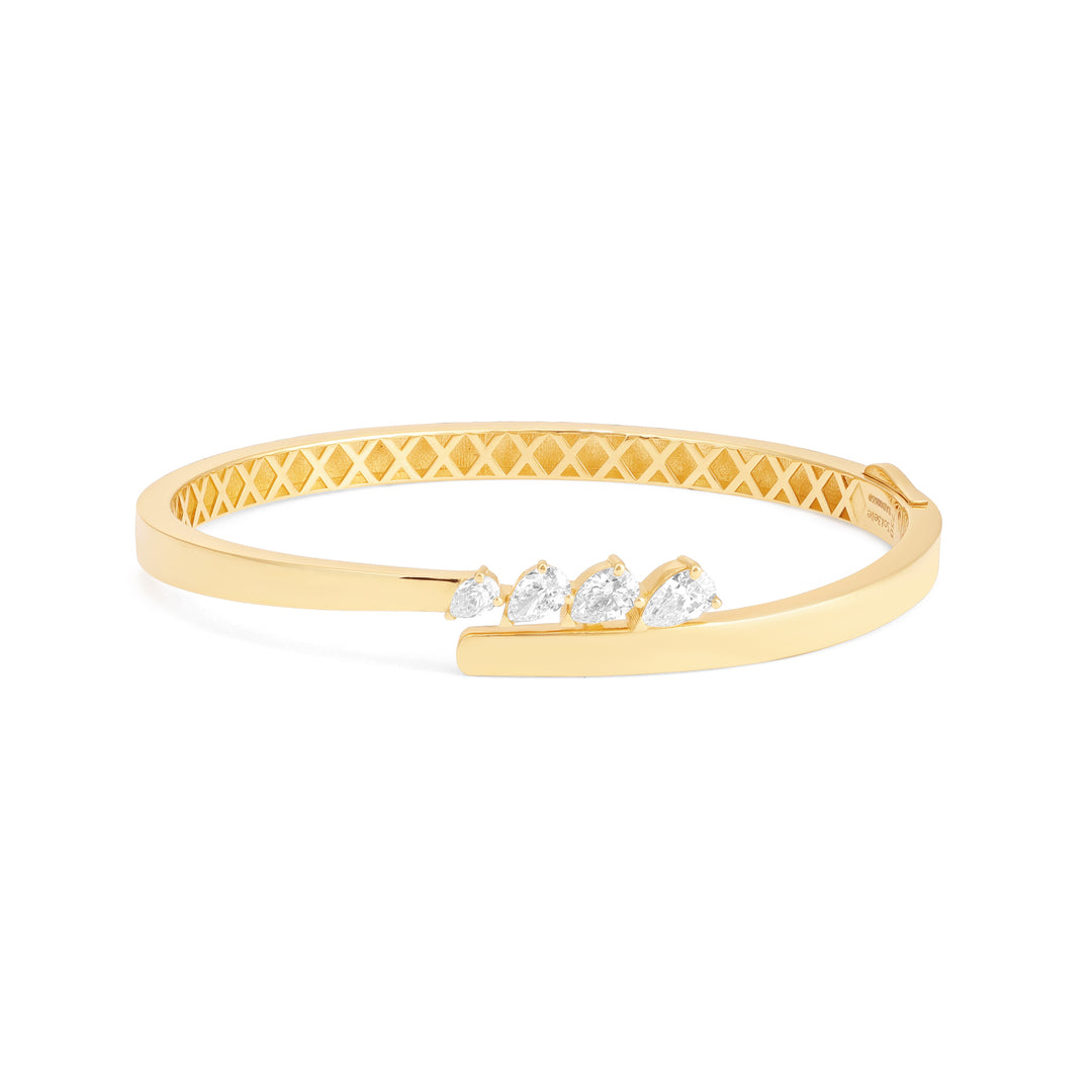 ETOILE Yellow Gold Slanting Pear Diamond Bangle