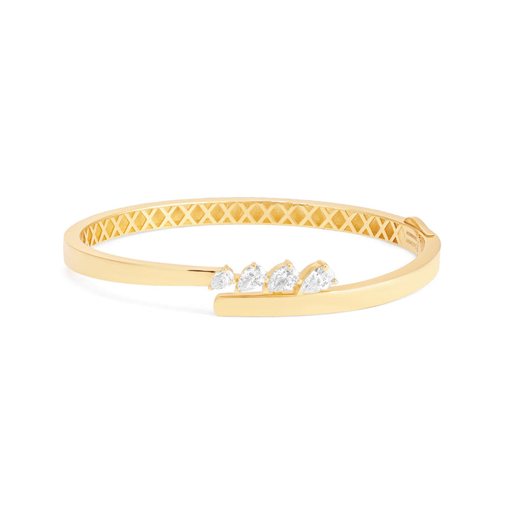 ETOILE Yellow Gold Slanting Pear Diamond Bangle