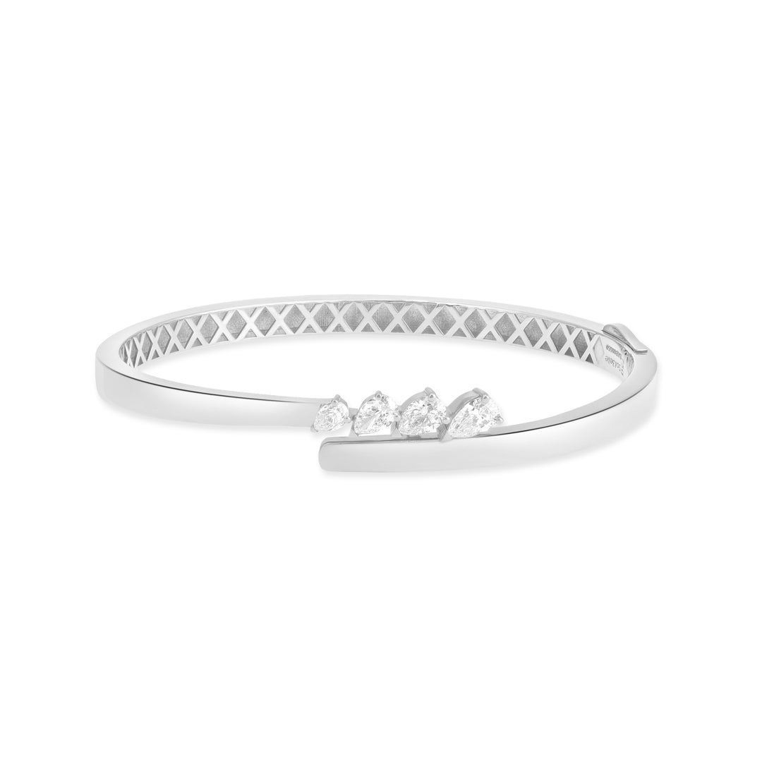 ETOILE white Gold Slanting Pear Diamond Bangle