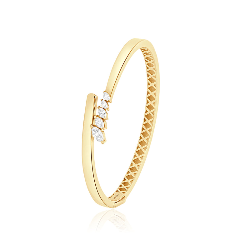 ETOILE YELLOW Gold Slanting Marquise Diamond Bangle