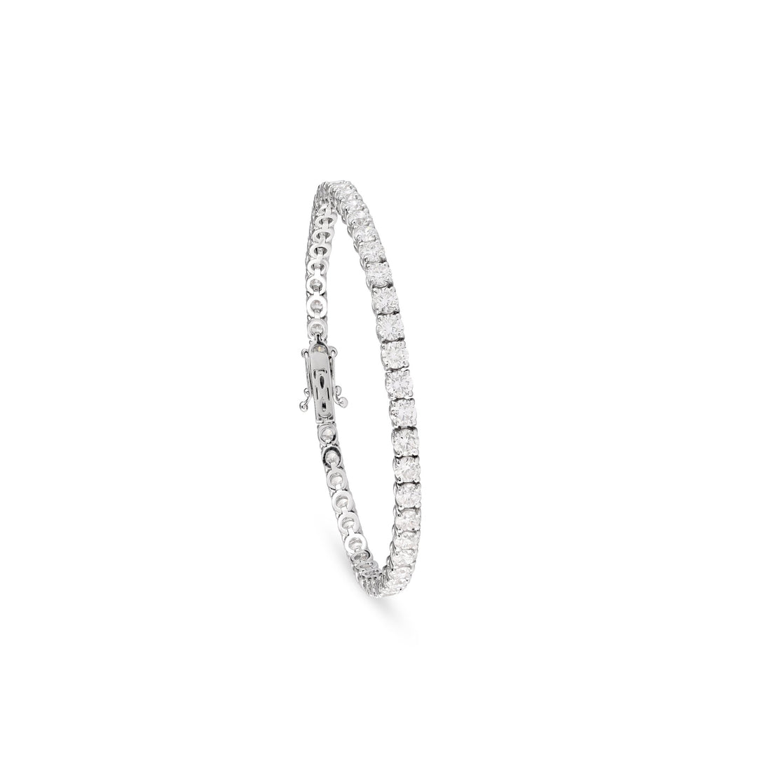 Classic round-cut diamond tennis bracelet in 18K gold