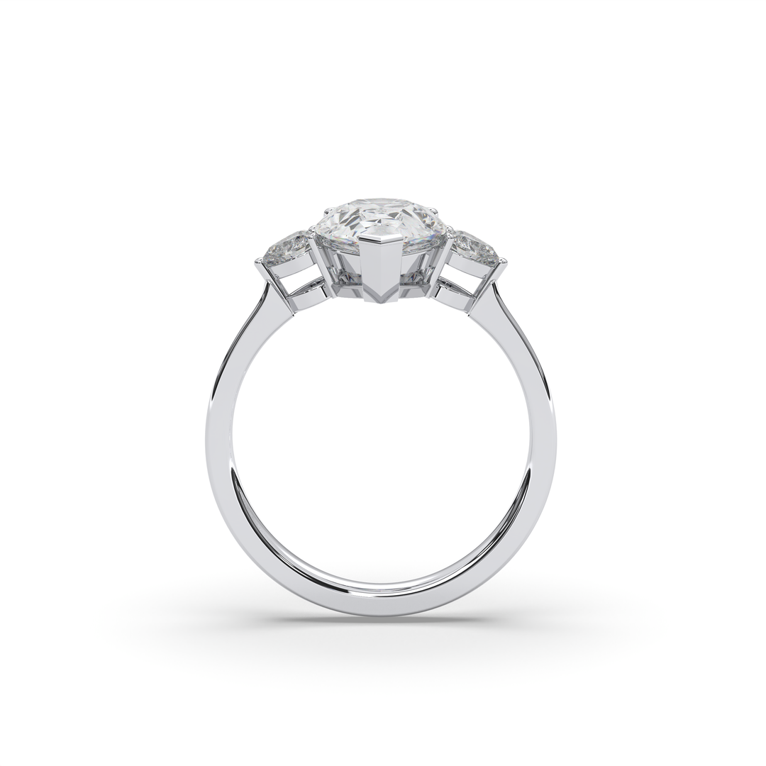 Pear-cut diamond solitaire ring in 18K gold