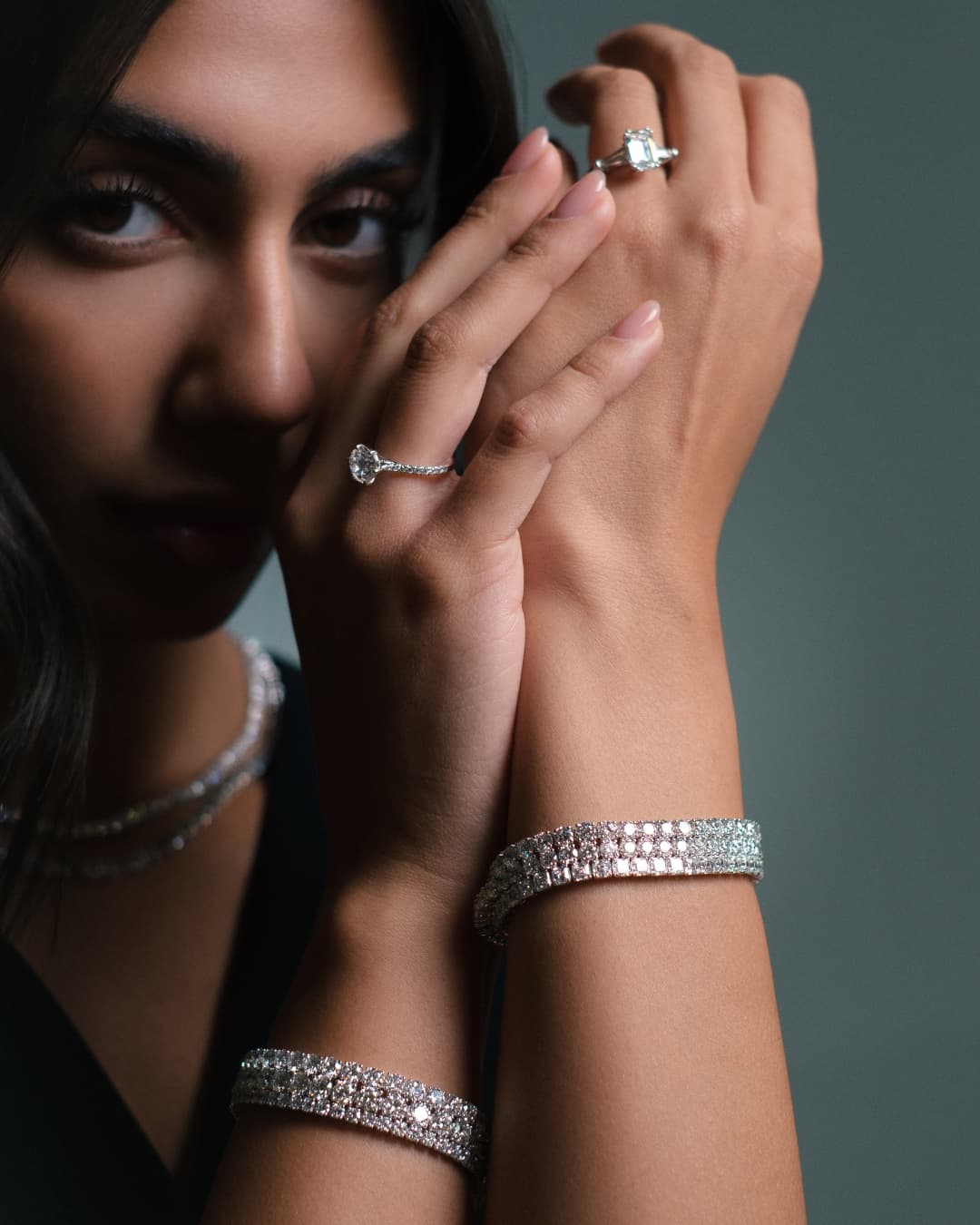 Engagement rings in 18K gold with natural diamonds 