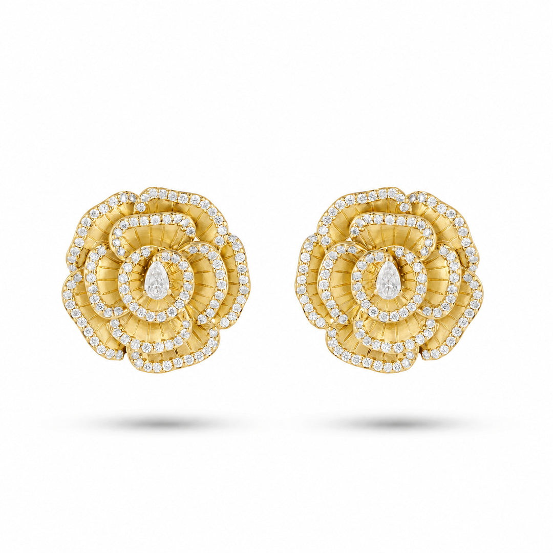 Ronza medium Winter Rose earrings in yellow gold with natural diamonds, view 1