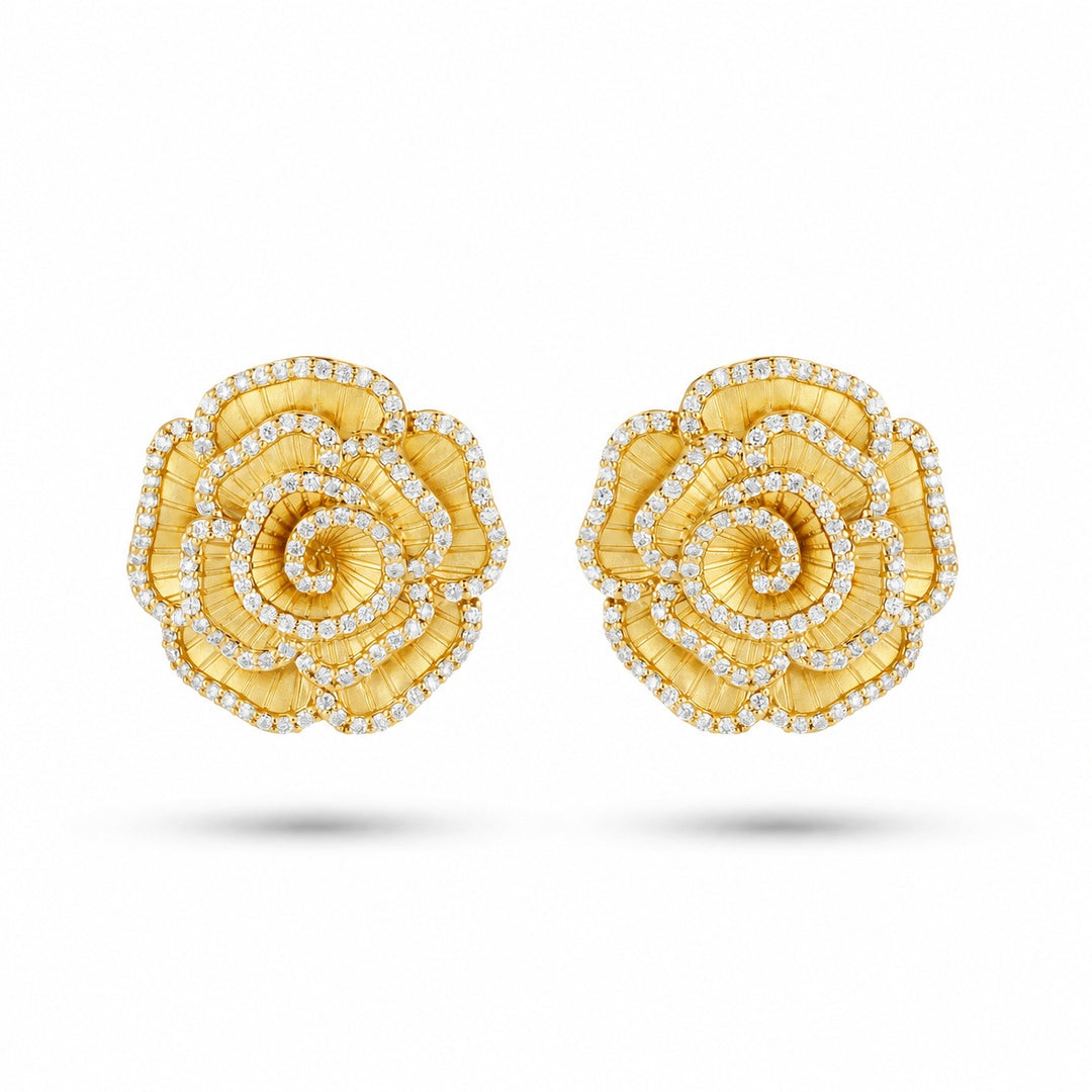 Ronza medium Winter Rose earrings in yellow gold with natural diamonds, view 1