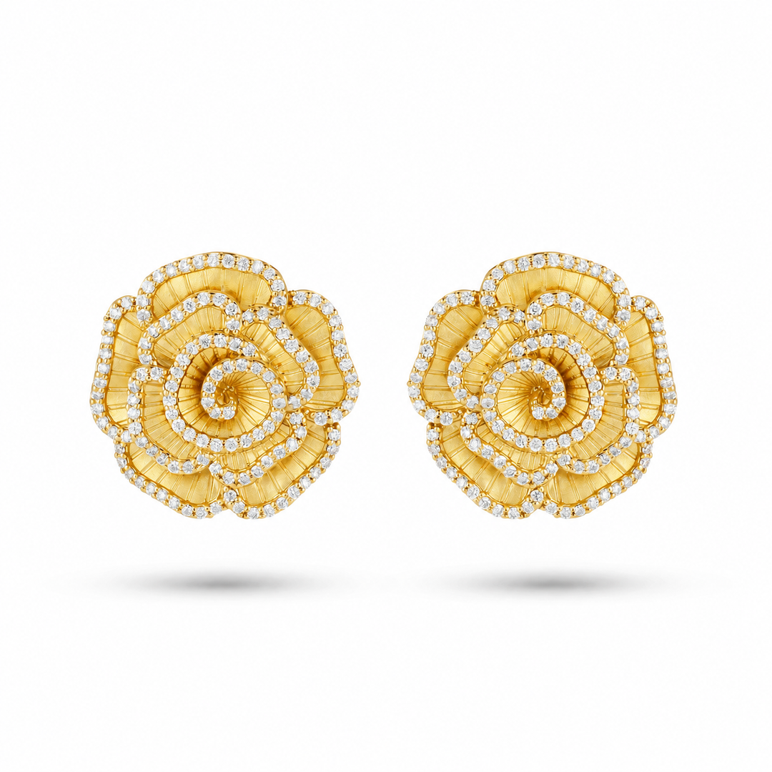Ronza medium Winter Rose earrings in yellow gold with natural diamonds, view 1