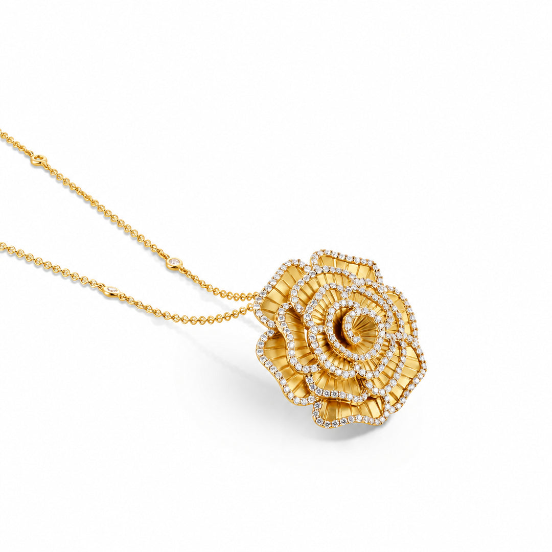 Ronza medium Winter Rose pendant in yellow gold with natural diamonds, view 1