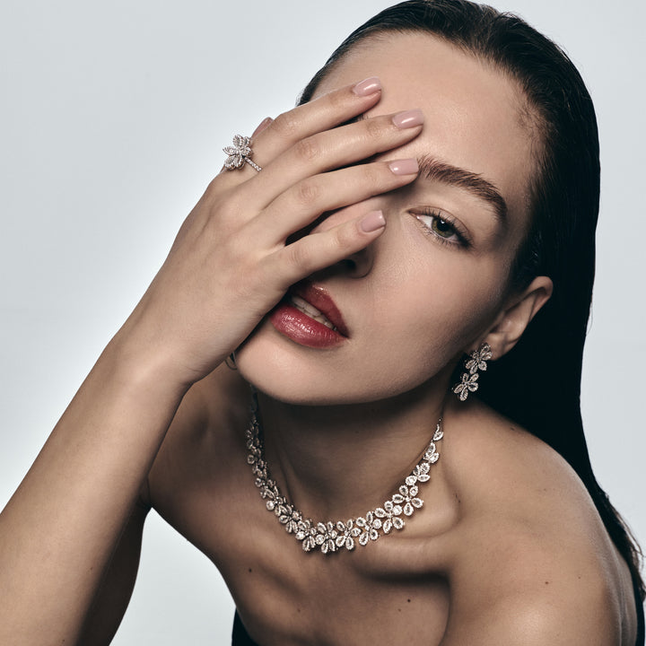 White gold diamond set with diamond-cut baguettes | Soit Belle
