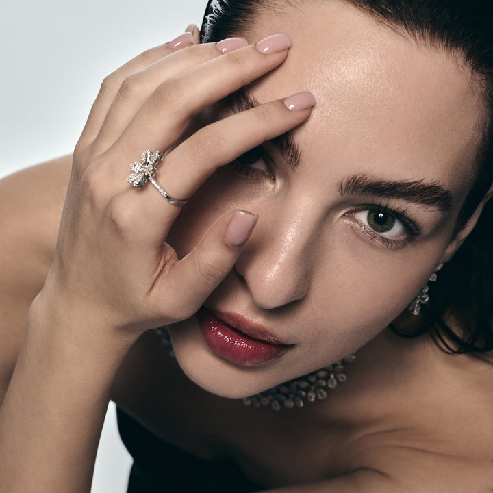 White gold diamond set with diamond-cut baguettes | Soit Belle