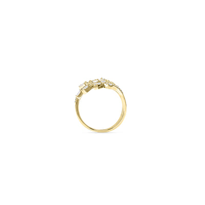 DILARA Yellow gold open flower diamond ring