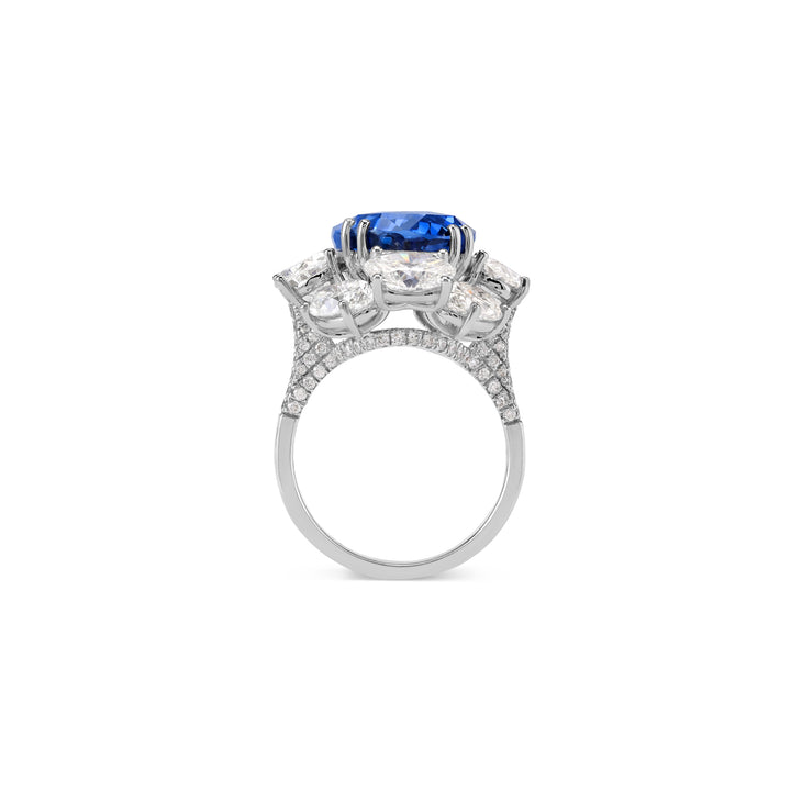  Soit Belle High End Jewelry Diamonds is based in Dubai with magnificent necklaces, earrings, rings, solitaires, tennis bracelets, bracelets and bangles set on 18k gold with a variety of  precious stones. 