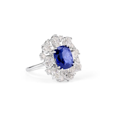 Soit Belle High End Jewelry Diamonds is based in Dubai with magnificent necklaces, earrings, rings, solitaires, tennis bracelets, bracelets and bangles set on 18k gold with a variety of  precious stones. 