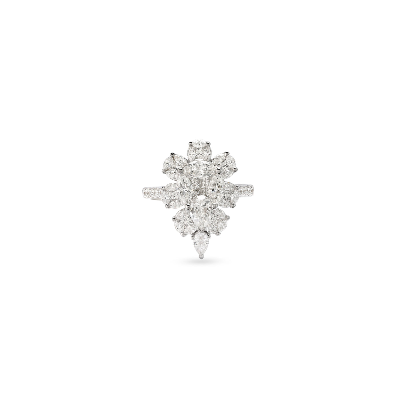 Soit Belle Vintage 18K White Gold Diamond Ring for a Timeless Beauty