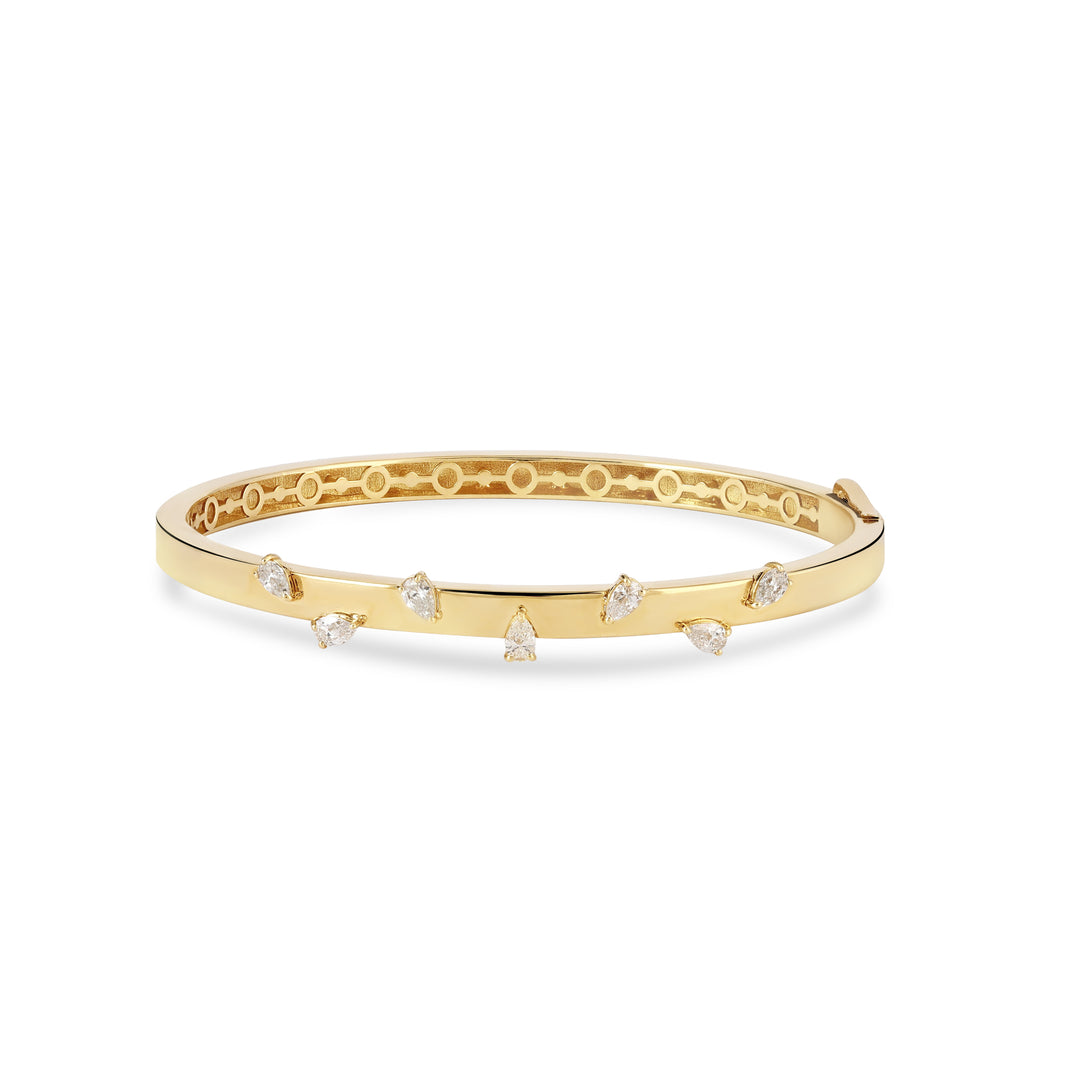 ETOILE Yellow Gold Scattered Diamond Bangle