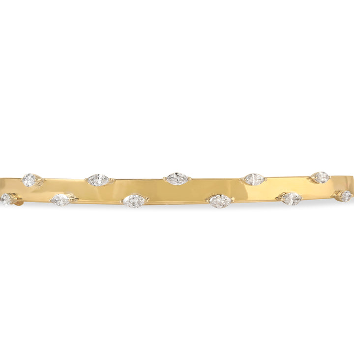 ETOILE Yellow Gold Scattered Diamond bangle