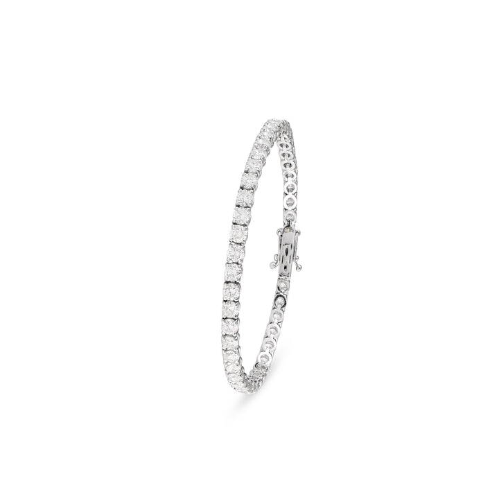 Classic round-cut diamond tennis bracelet in 18K gold