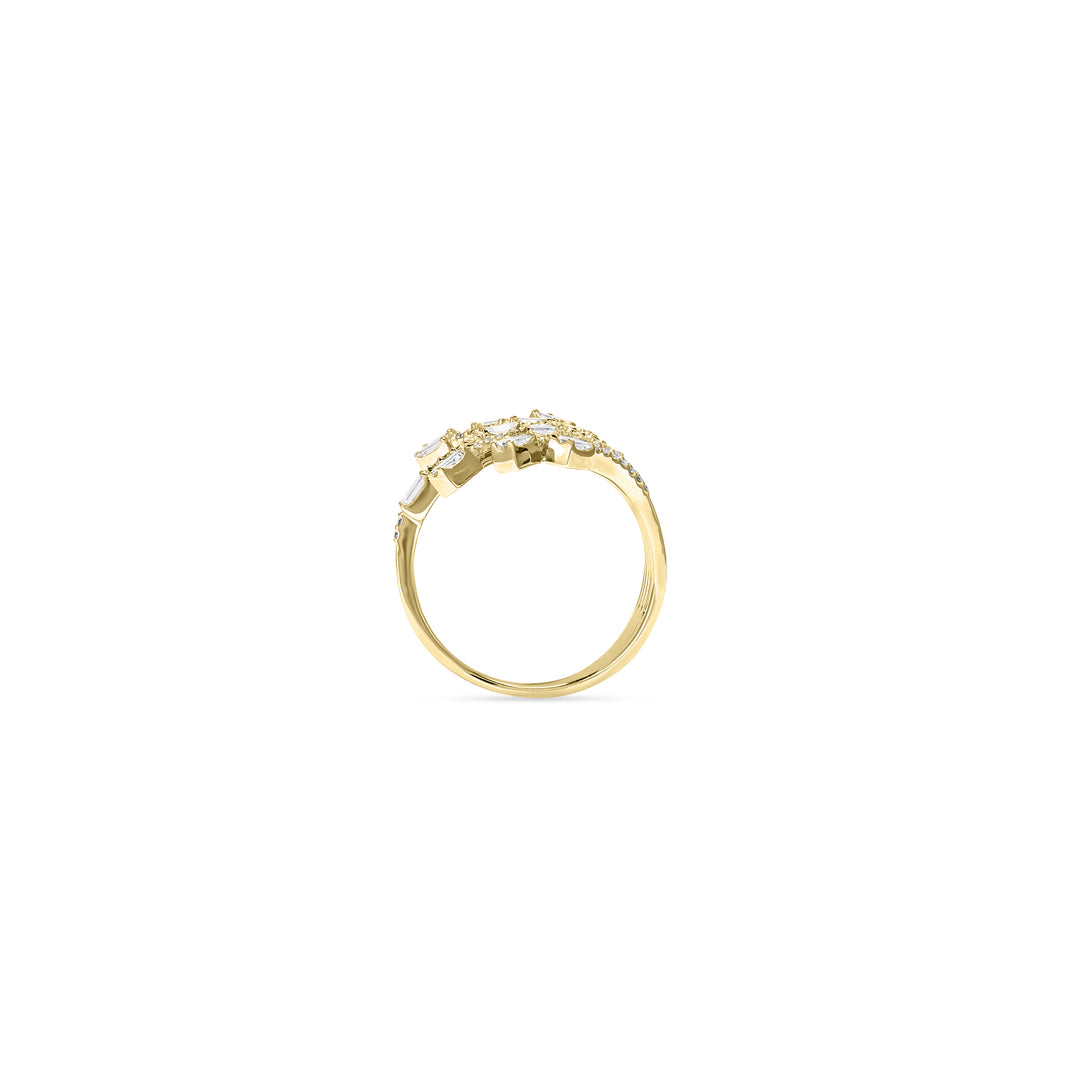 DILARA Yellow gold open flower diamond ring