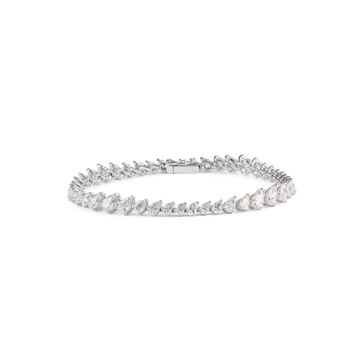 Pear-cut diamond tennis bracelet in 18K gold